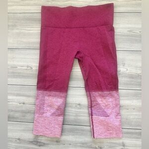 Lululemon Seamlessly Street Crop leggings size 6